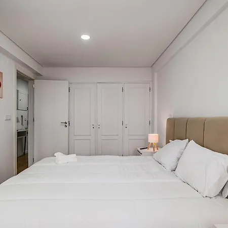 شقة Bright & Stylish 2-bedroom Flat With Balcony In Belas, Easy Access To Lisbon *