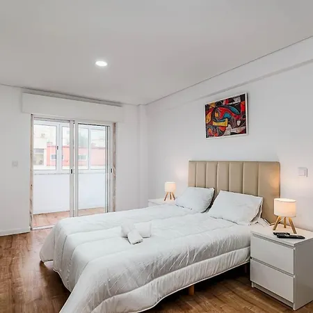 شقة Bright & Stylish 2-bedroom Flat With Balcony In Belas, Easy Access To Lisbon