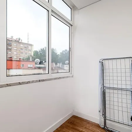 شقة Bright & Stylish 2-bedroom Flat With Balcony In Belas, Easy Access To Lisbon