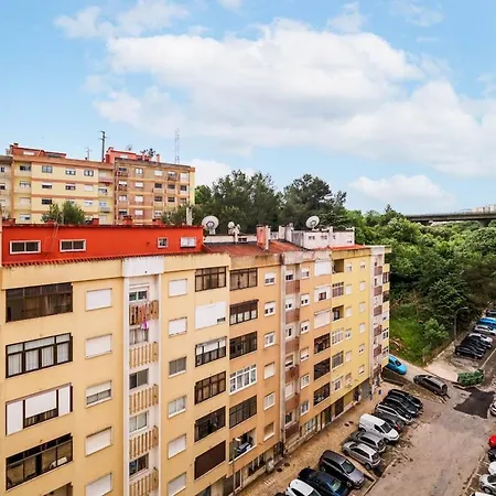 Bright & Stylish 2-bedroom Flat With Balcony In Belas, Easy Access To Lisbon * Belas