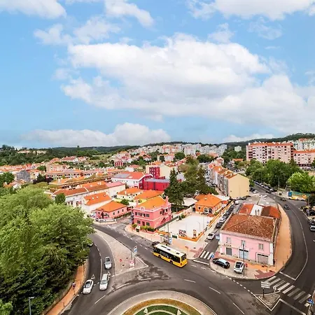Bright & Stylish 2-bedroom Flat With Balcony In Belas, Easy Access To Lisbon