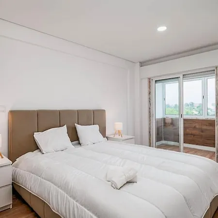 شقة Bright & Stylish 2-bedroom Flat With Balcony In Belas, Easy Access To Lisbon